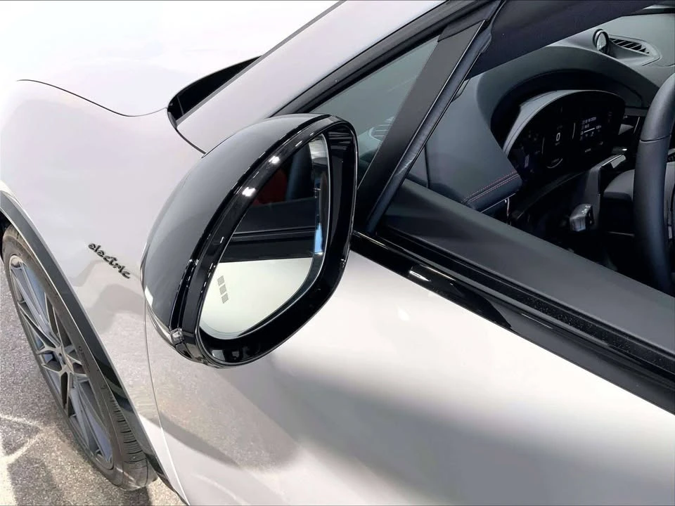 2026 Porsche Macan Electric - Image 13 of 20
