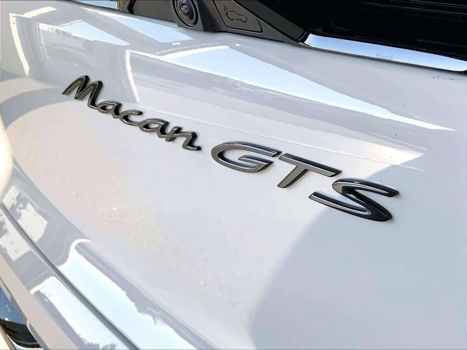 2026 Porsche Macan Electric - Image 15 of 20