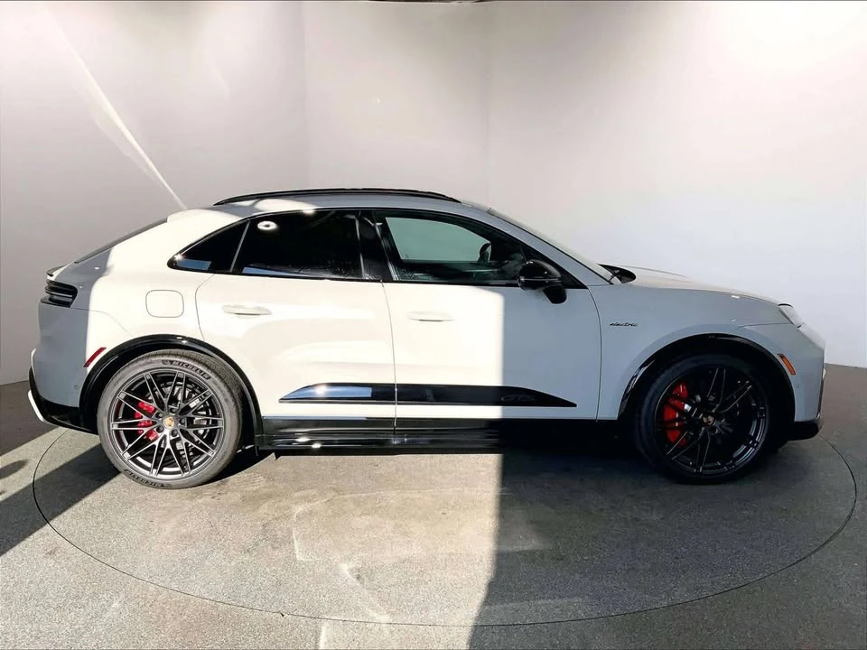 2026 Porsche Macan Electric - Image 4 of 20