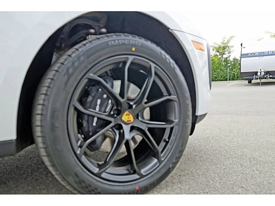 2026 Porsche Macan Electric - Image 10 of 19