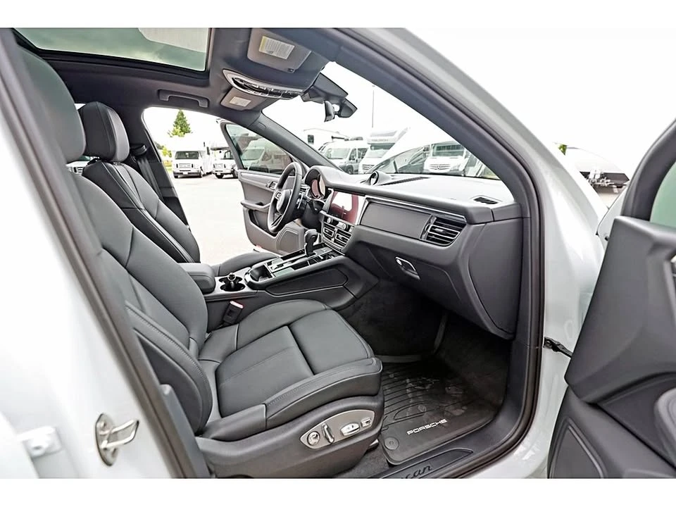 2026 Porsche Macan Electric - Image 11 of 19