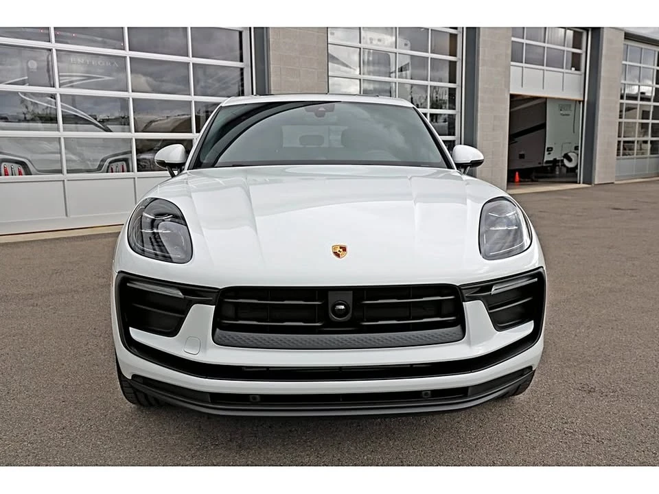 2026 Porsche Macan Electric - Image 8 of 19