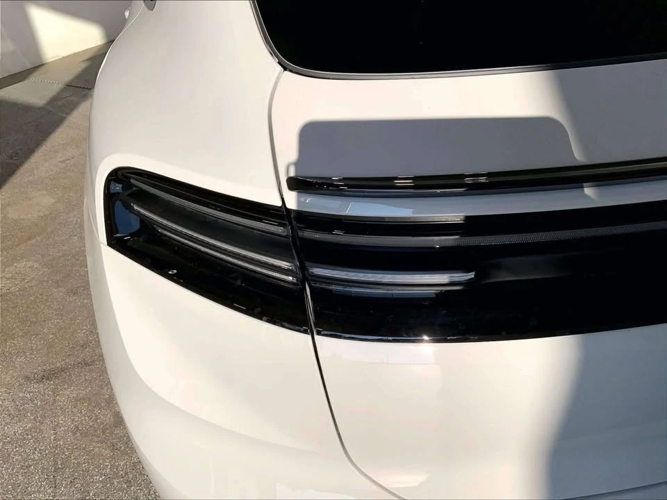 2026 Porsche Macan Electric - Image 12 of 20