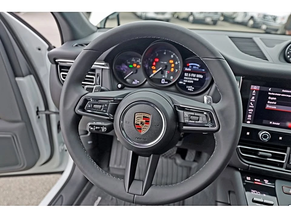 2026 Porsche Macan Electric - Image 16 of 19