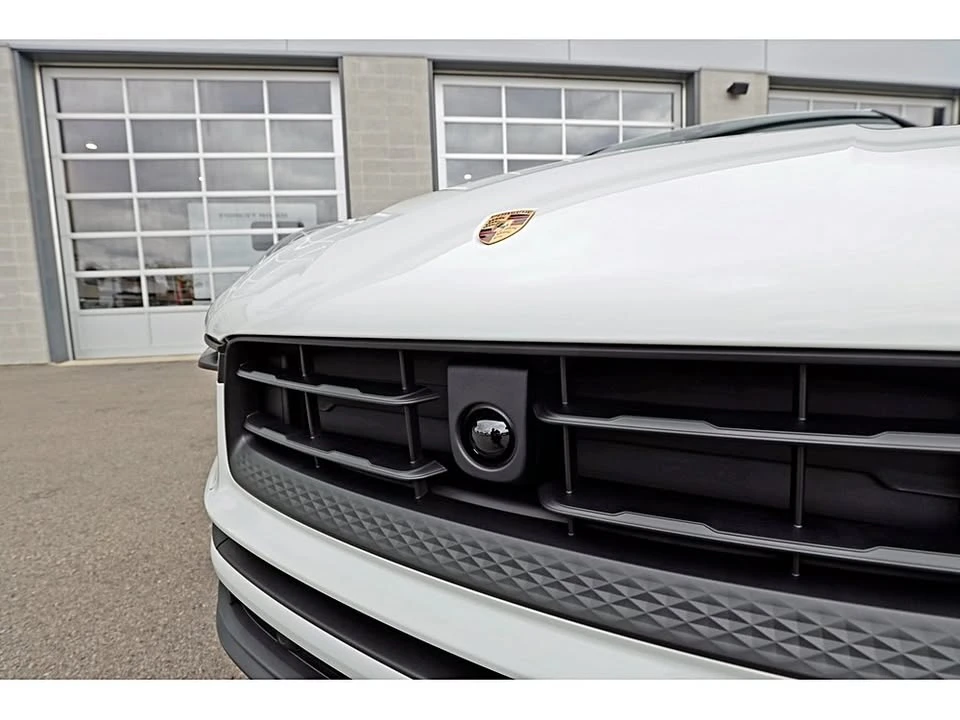2026 Porsche Macan Electric - Image 17 of 19