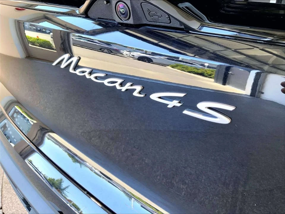 2026 Porsche Macan Electric - Image 15 of 20