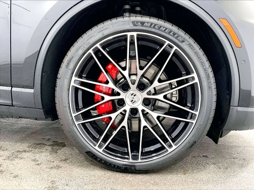 2026 Porsche Macan Electric - Image 19 of 20