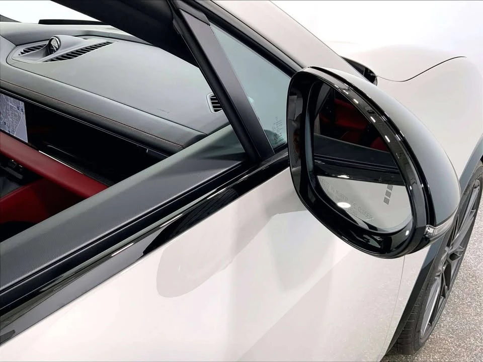 2026 Porsche Macan Electric - Image 14 of 20