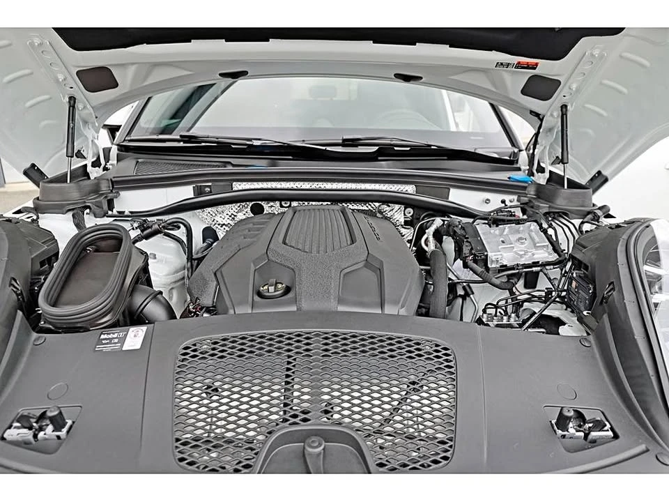 2026 Porsche Macan Electric - Image 19 of 19