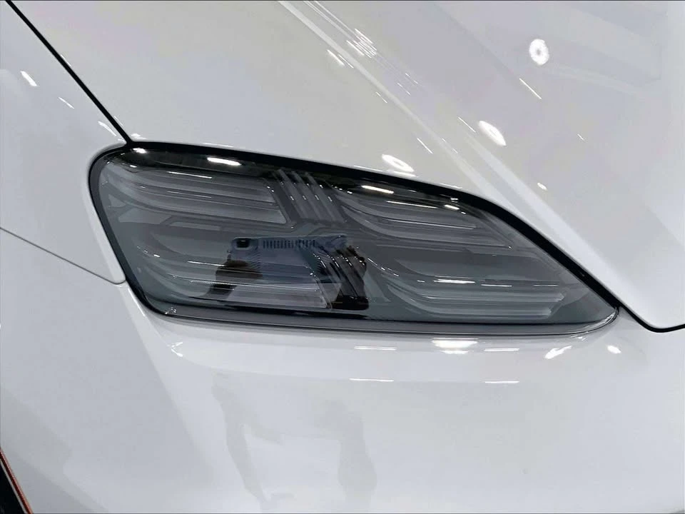 2026 Porsche Macan Electric - Image 11 of 20