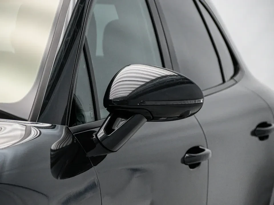 2026 Porsche Macan Electric - Image 14 of 20