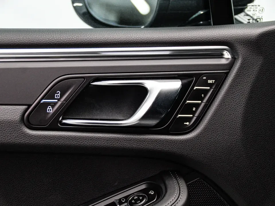 2026 Porsche Macan Electric - Image 18 of 20