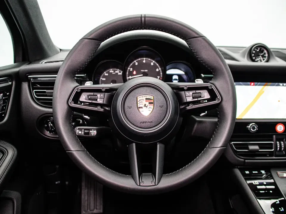 2026 Porsche Macan Electric - Image 16 of 20