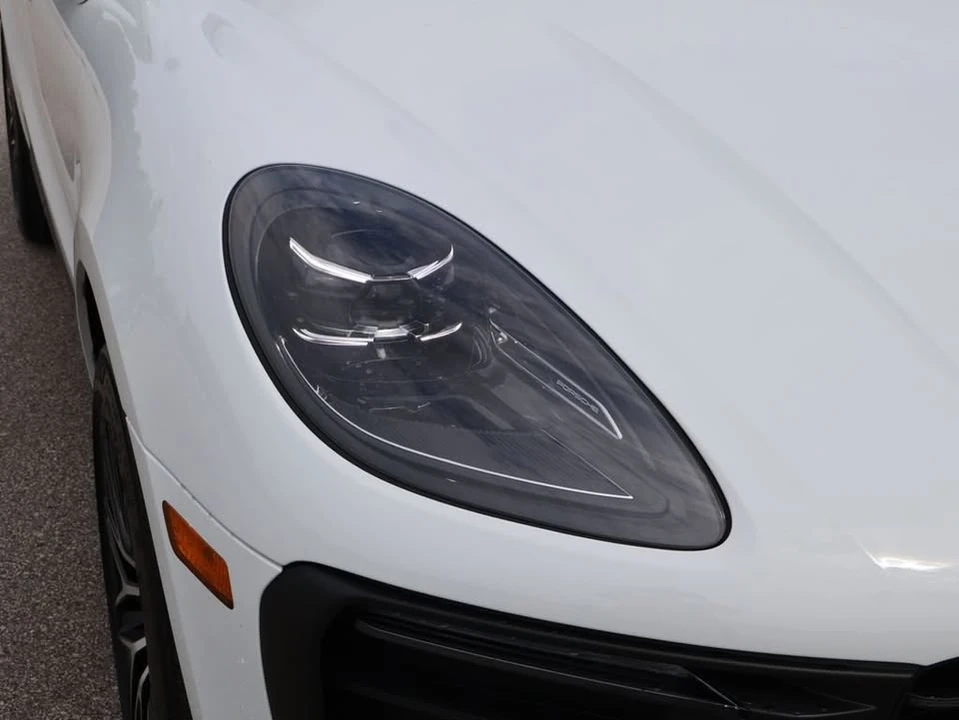 2026 Porsche Macan Electric - Image 14 of 20