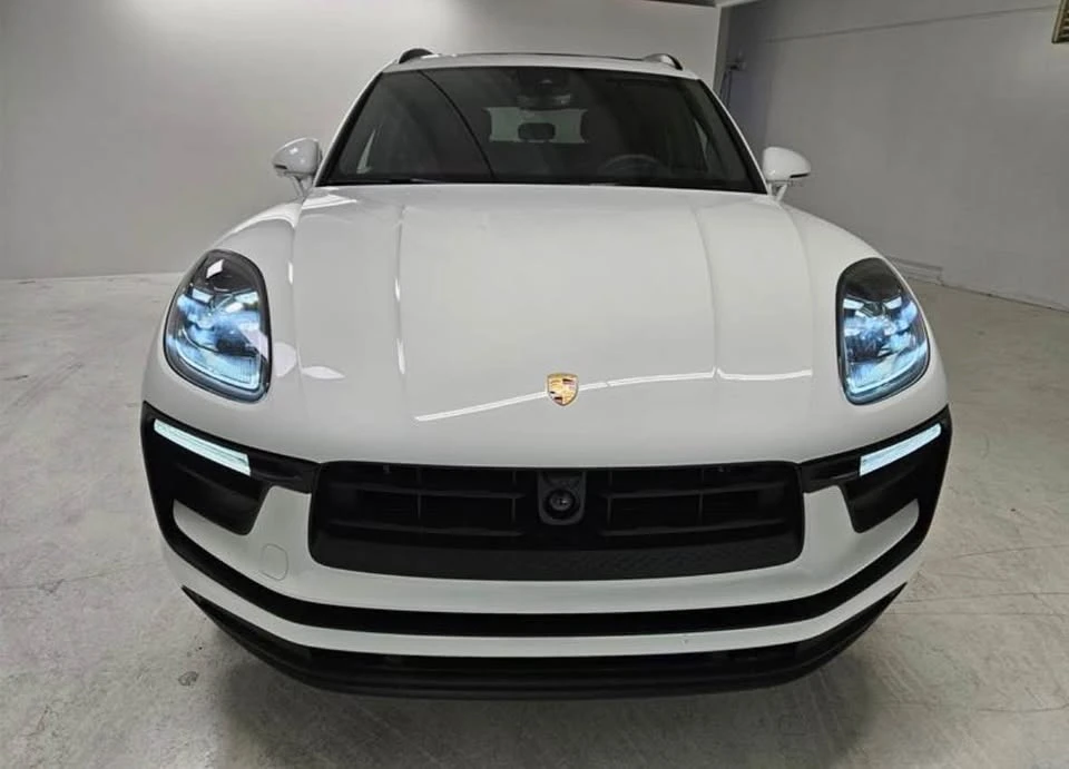 2026 Porsche Macan Electric - Image 5 of 9