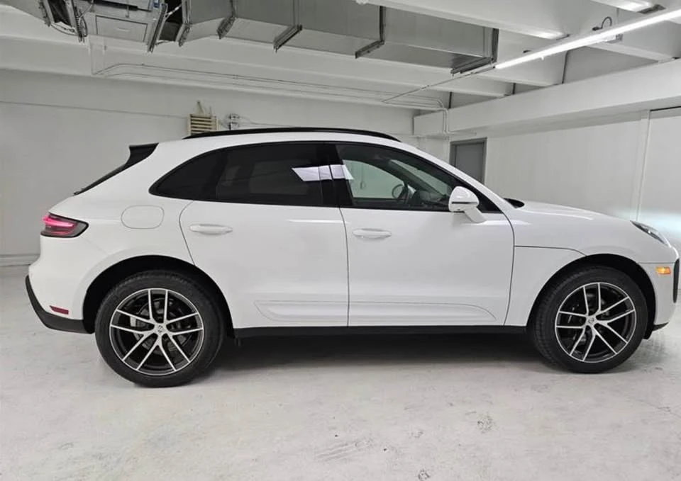 2026 Porsche Macan Electric - Image 4 of 9