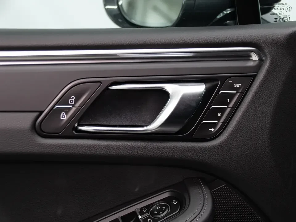 2026 Porsche Macan Electric - Image 16 of 20