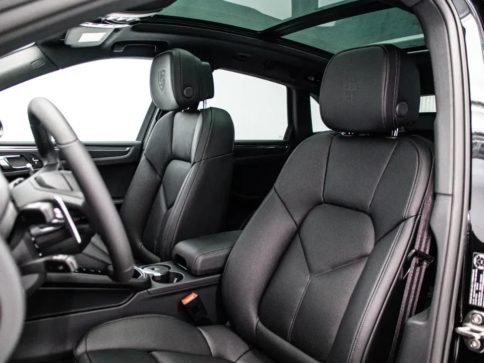 2026 Porsche Macan Electric - Image 16 of 20
