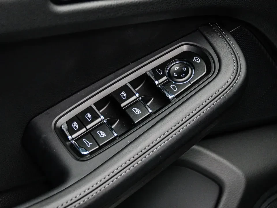 2026 Porsche Macan Electric - Image 19 of 20