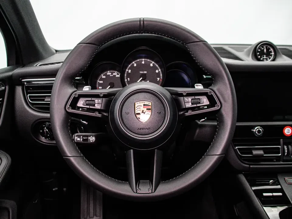 2026 Porsche Macan Electric - Image 17 of 20