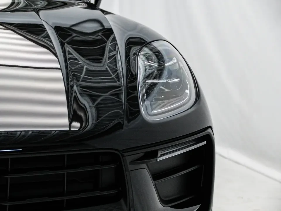 2026 Porsche Macan Electric - Image 10 of 20