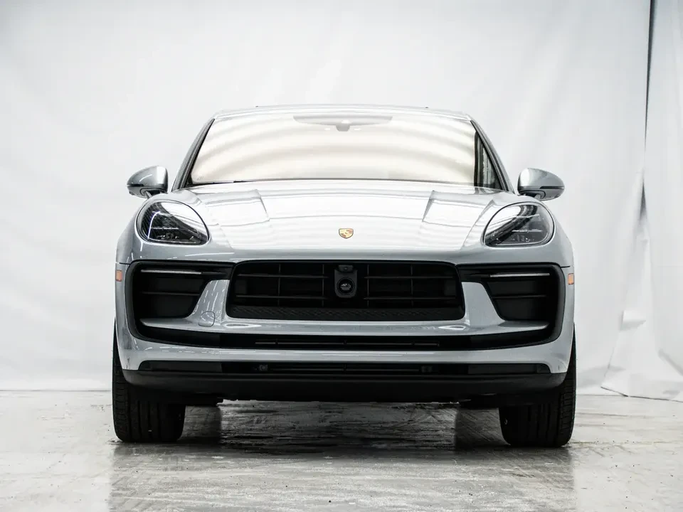 2026 Porsche Macan Electric - Image 7 of 20