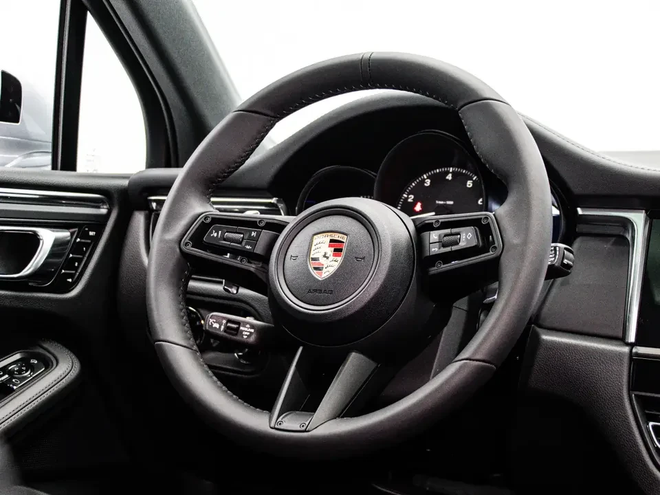 2026 Porsche Macan Electric - Image 17 of 20
