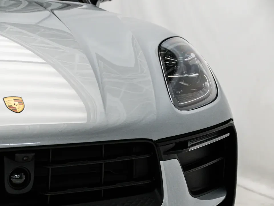 2026 Porsche Macan Electric - Image 15 of 20