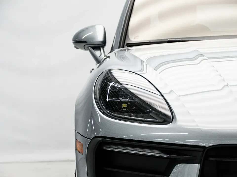 2026 Porsche Macan Electric - Image 14 of 20