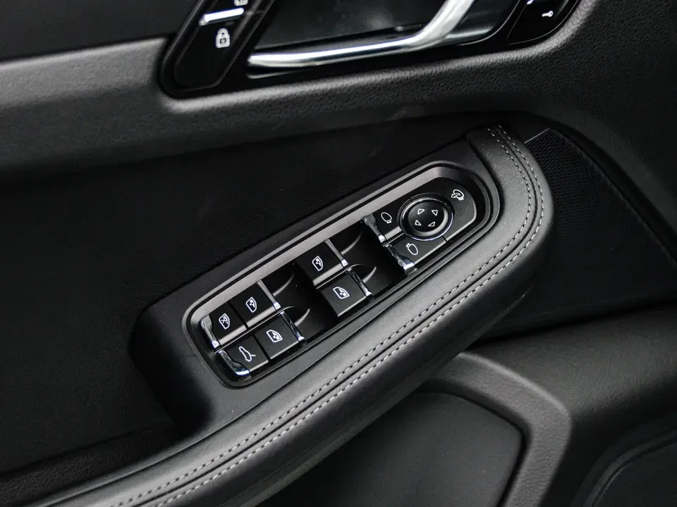 2026 Porsche Macan Electric - Image 20 of 20
