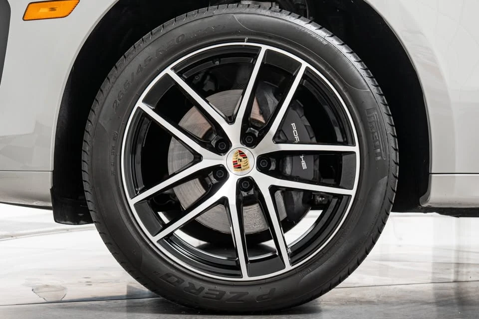 2026 Porsche Macan Electric - Image 6 of 15