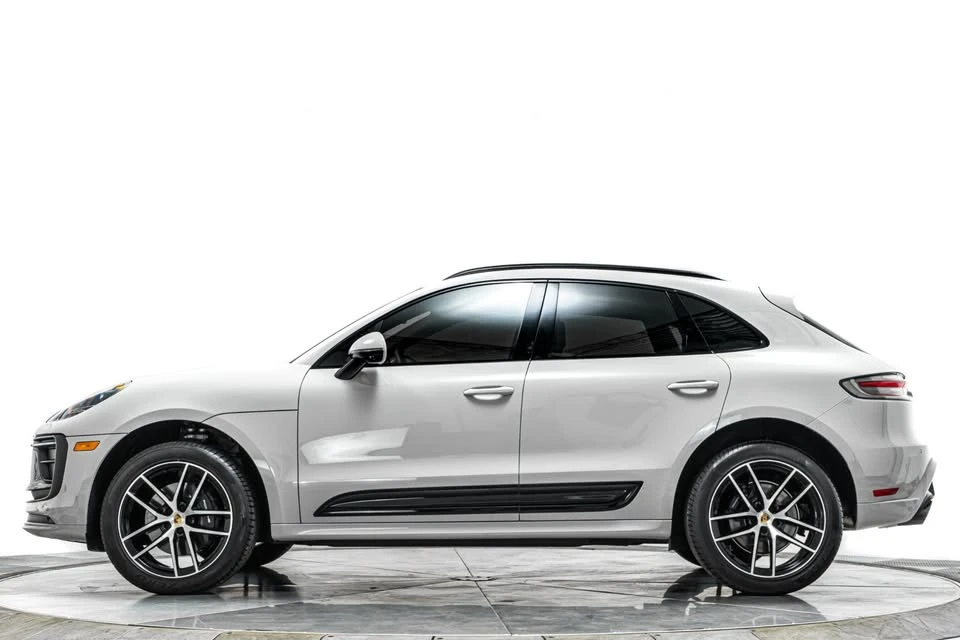 2026 Porsche Macan Electric - Image 5 of 15