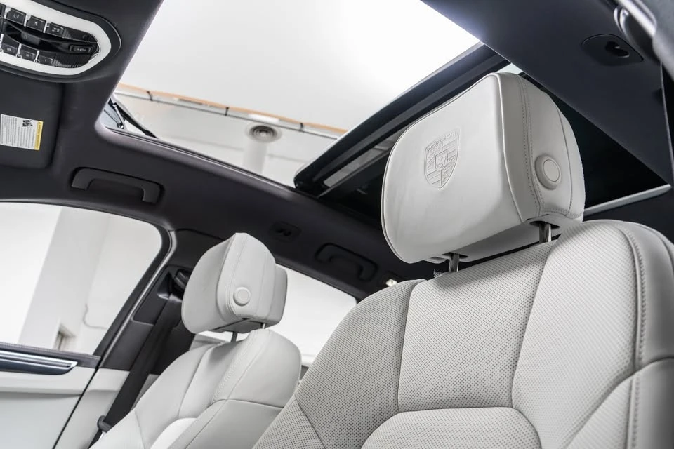 2026 Porsche Macan Electric - Image 14 of 15