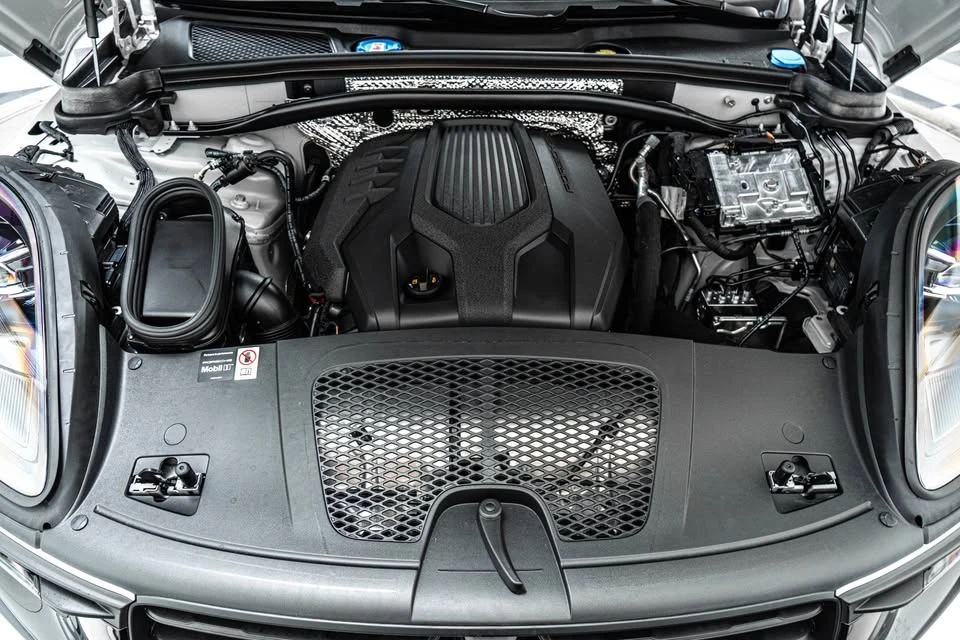 2026 Porsche Macan Electric - Image 8 of 15