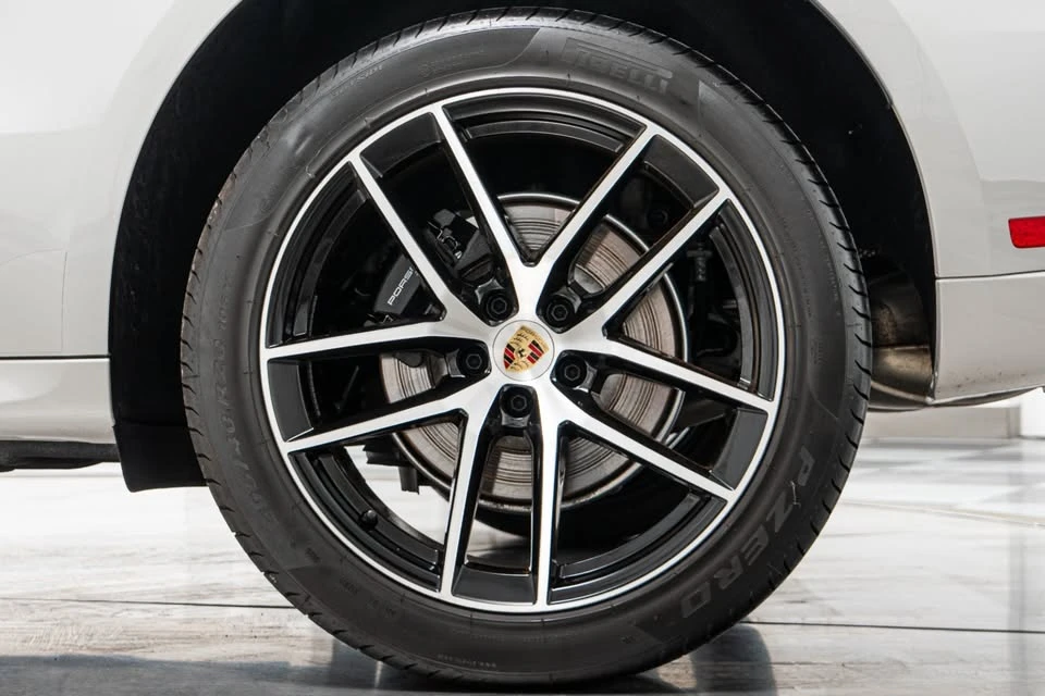 2026 Porsche Macan Electric - Image 7 of 15