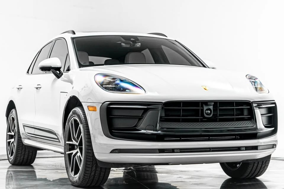 2026 Porsche Macan Electric - Image 2 of 15
