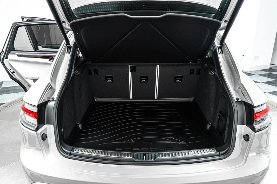 2026 Porsche Macan Electric - Image 15 of 15