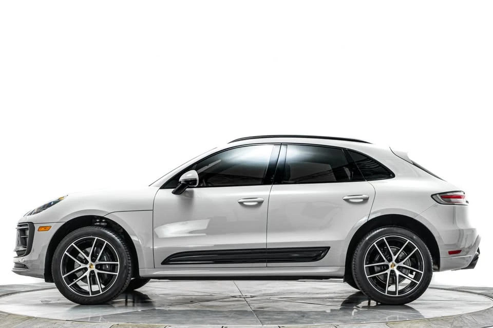 2026 Porsche Macan Electric - Image 5 of 15