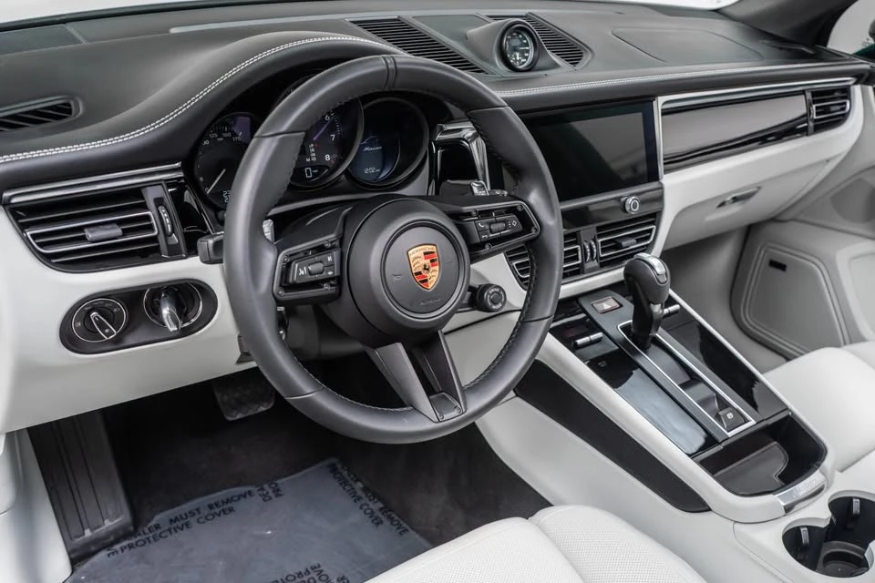 2026 Porsche Macan Electric - Image 9 of 15