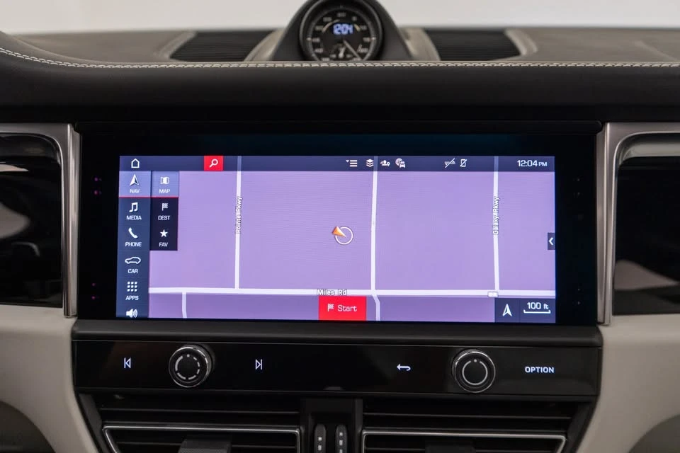 2026 Porsche Macan Electric - Image 13 of 15