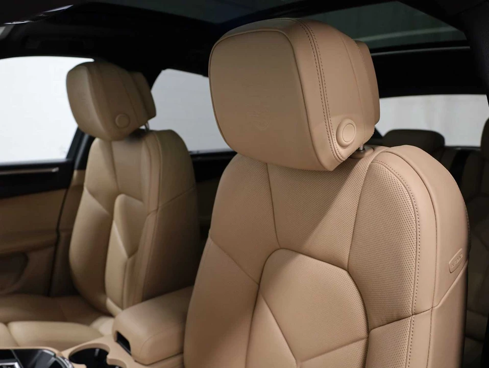 2026 Porsche Macan S - Image 19 of 31