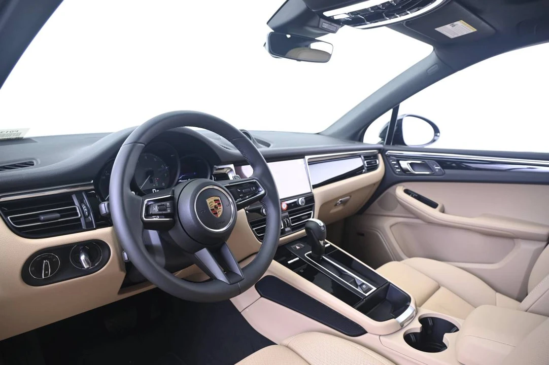 2026 Porsche Macan S - Image 4 of 5