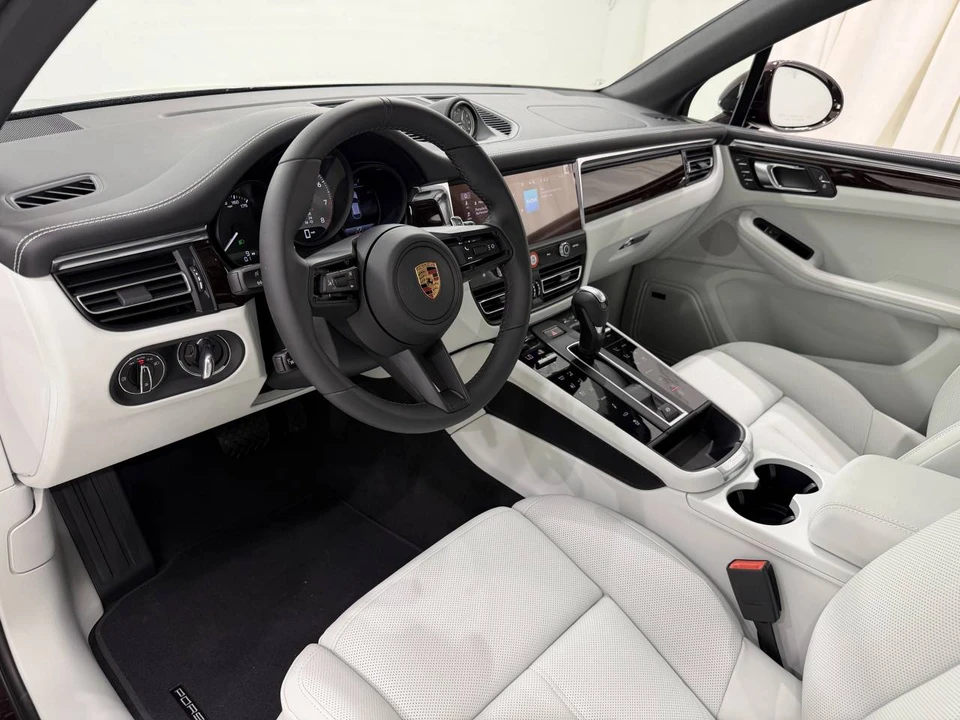 2026 Porsche Macan S - Image 4 of 4