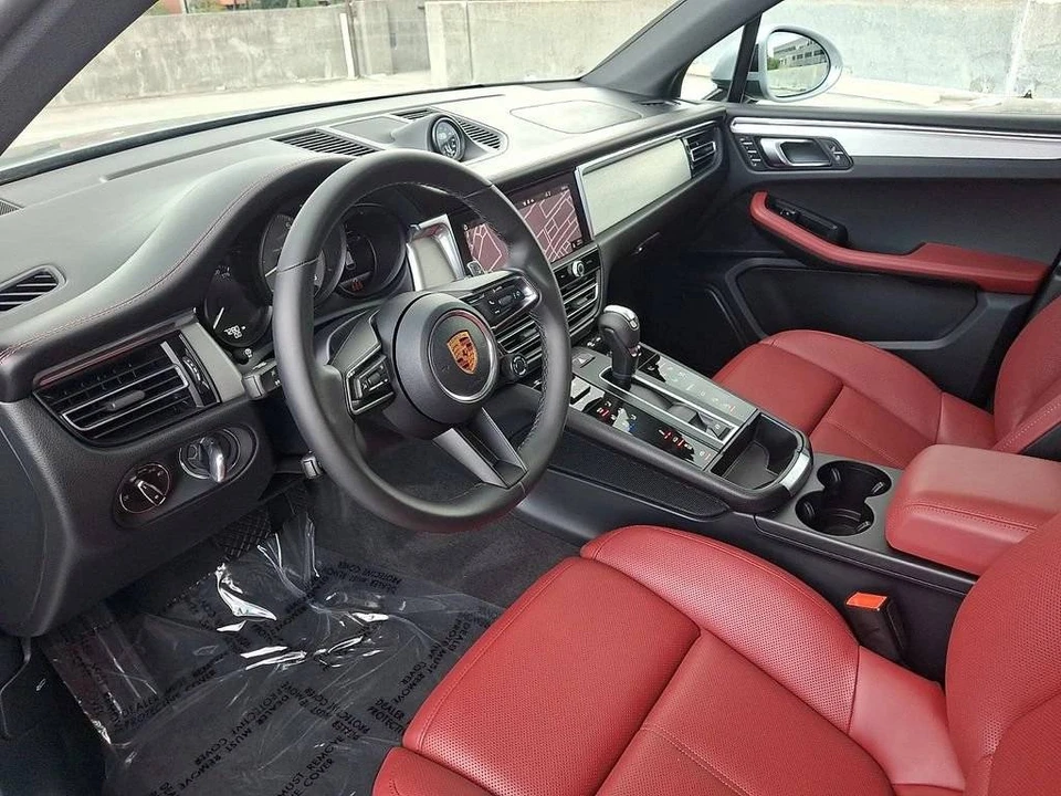 2026 Porsche Macan S - Image 4 of 5