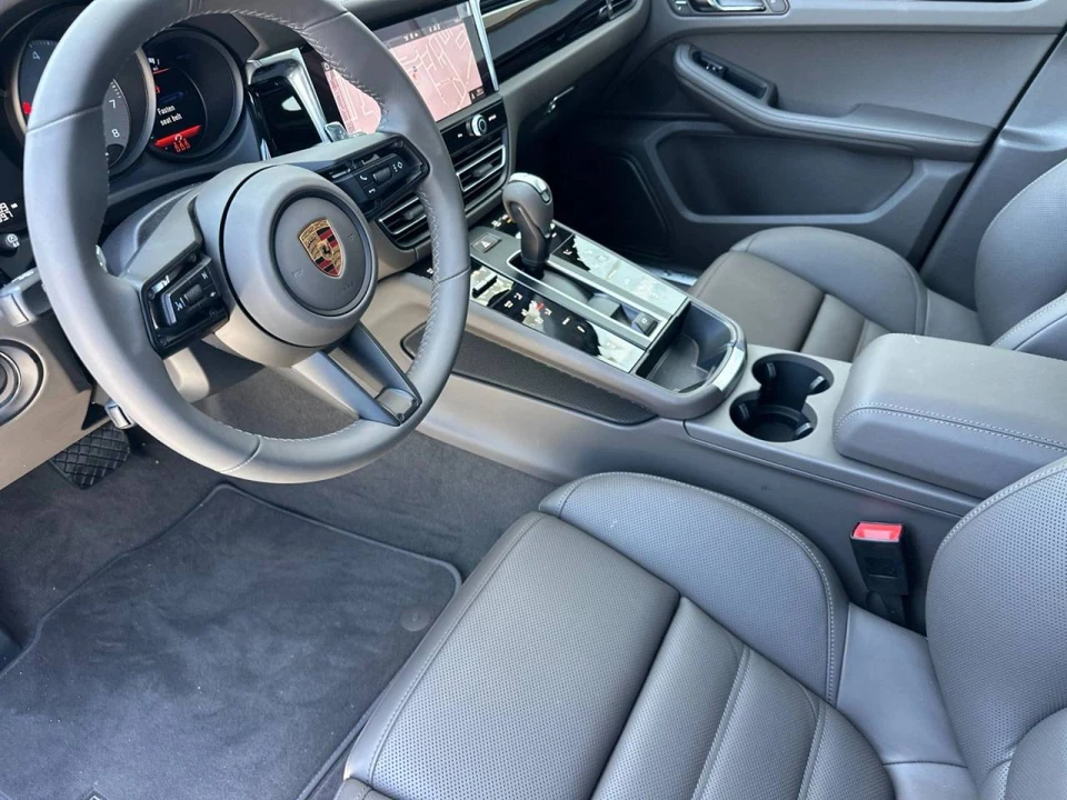 2026 Porsche Macan S - Image 4 of 5