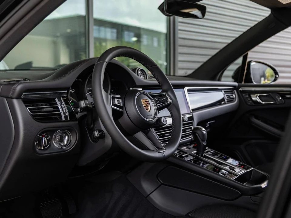 2026 Porsche Macan S - Image 4 of 5