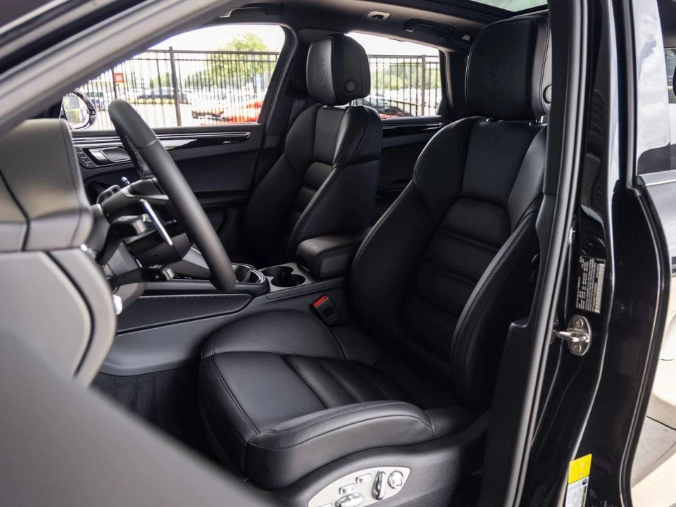 2026 Porsche Macan S - Image 5 of 5