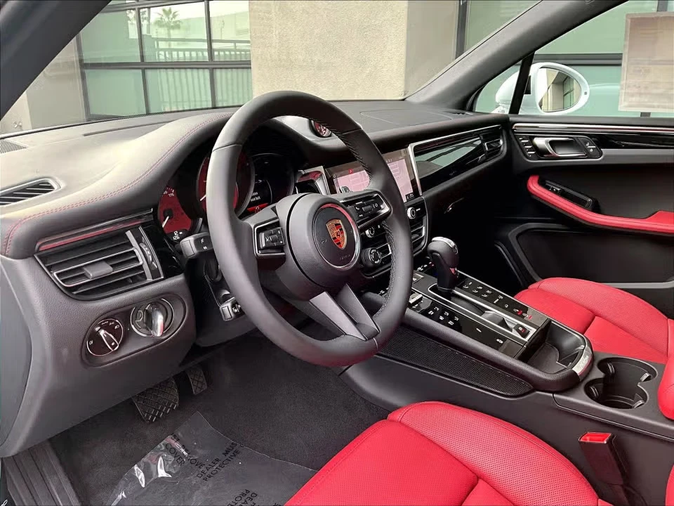 2026 Porsche Macan S - Image 27 of 31