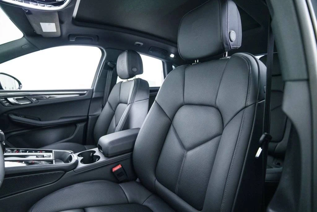 2026 Porsche Macan S - Image 5 of 5