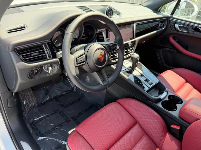 2026 Porsche Macan S - Image 26 of 31